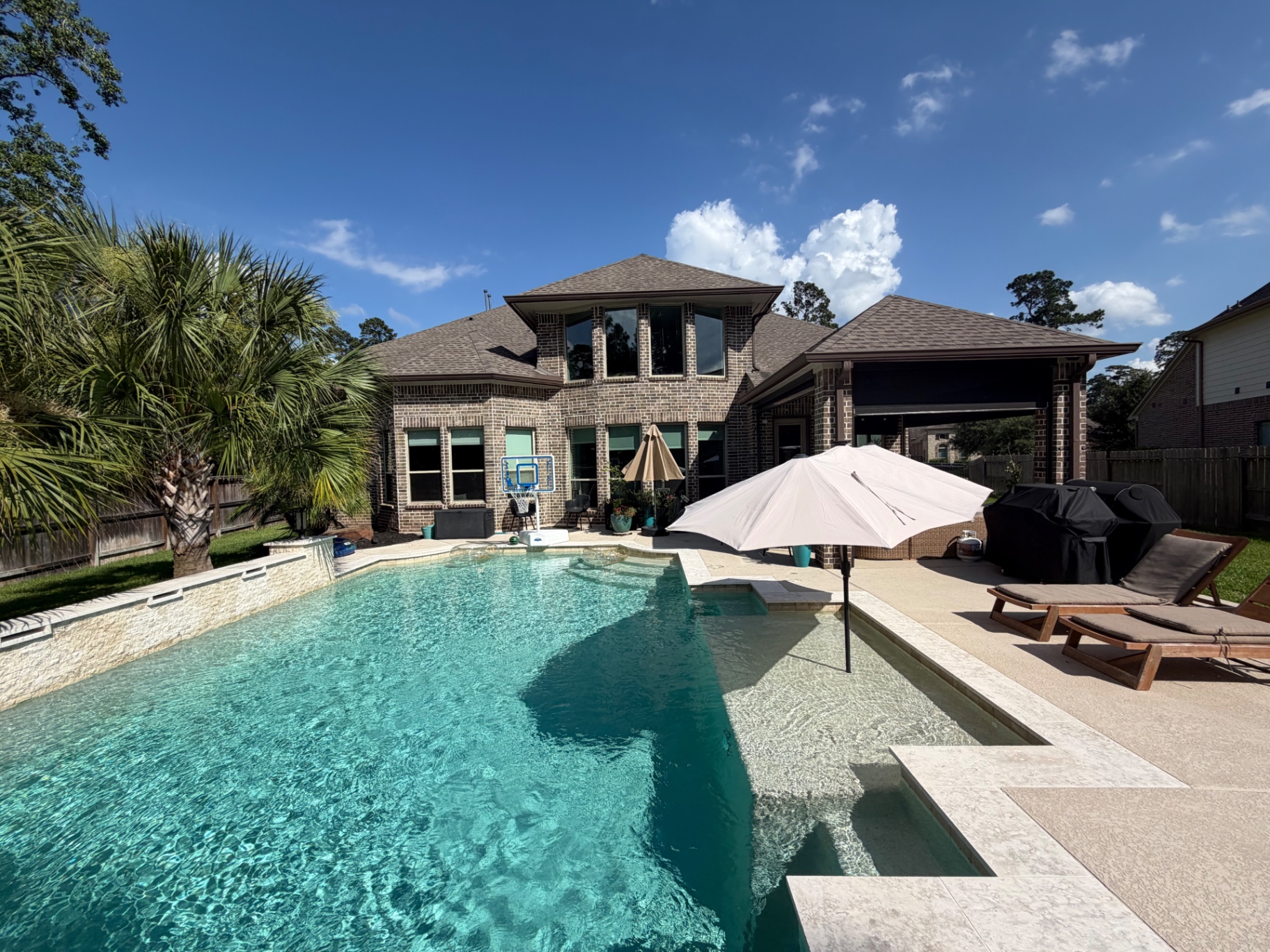 Beautiful home with clean exterior and sparkling pool